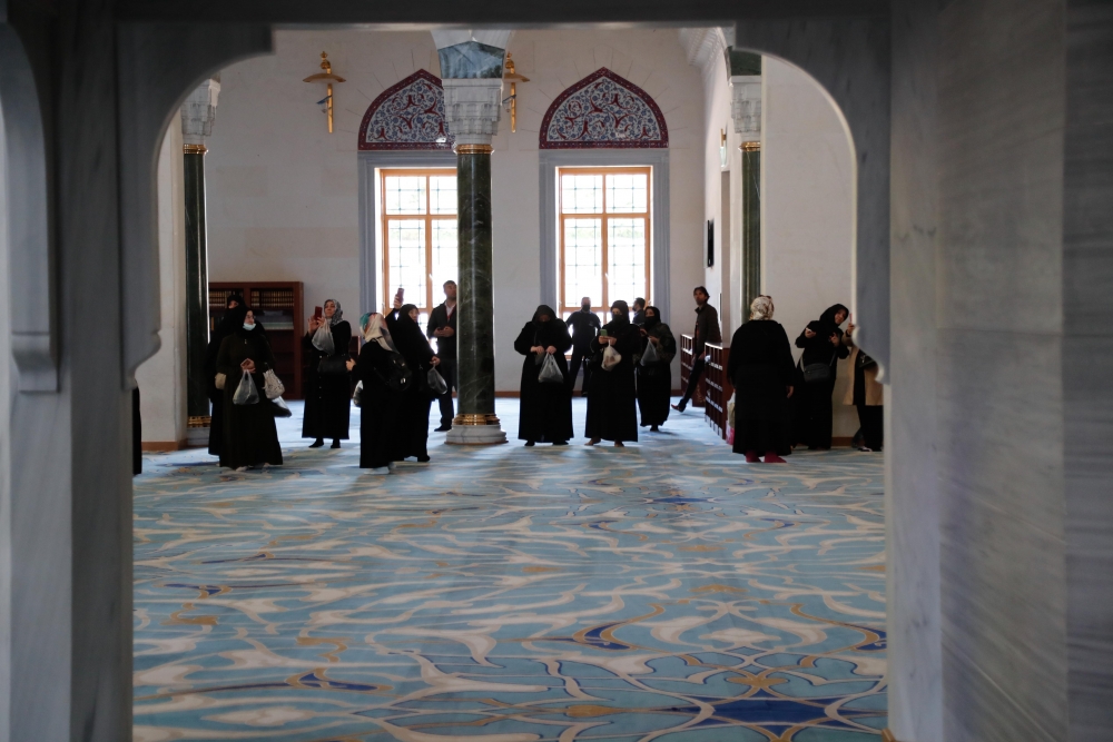 Hanımlara Özel Cami Ve Türbe Ziyaretleri Devam Ediyor